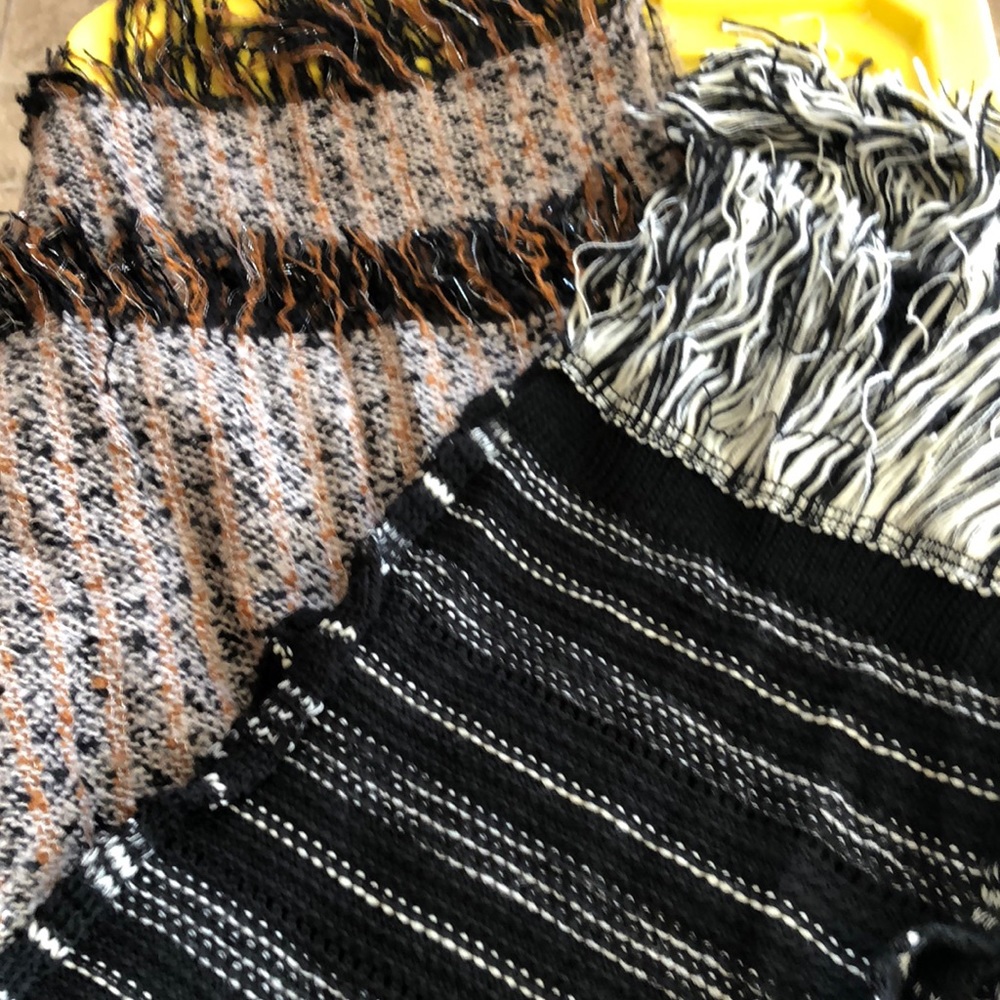 ⭐️ 5/$20 ⭐️ 2 Scarves